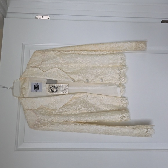 ORNA FARHO LACE SUIT NEW, NEVER WORN WITH TAGS. From a pet and smoke-free home! - Picture 2 of 12
